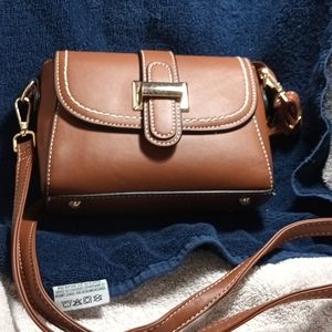 Brown medium size shoulder bag